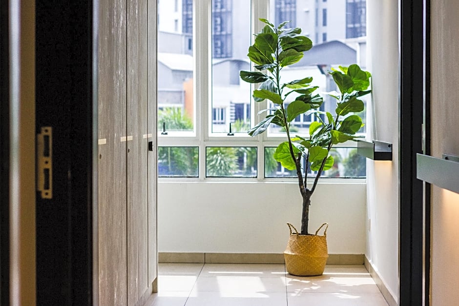 Z Hotel Ara Damansara, LRT, Mall, Airport