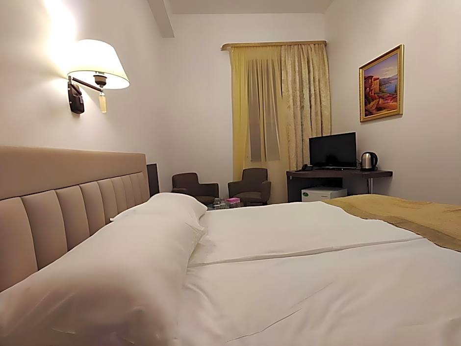 Yerevan Deluxe Hotel