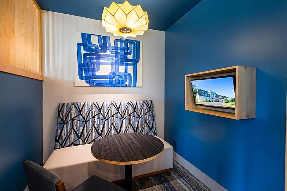 Holiday Inn Express & Suites Greenwood North By IHG