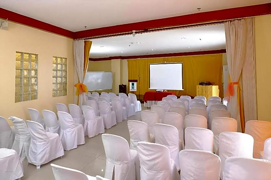 OYO 187 The Maxwell Hotel