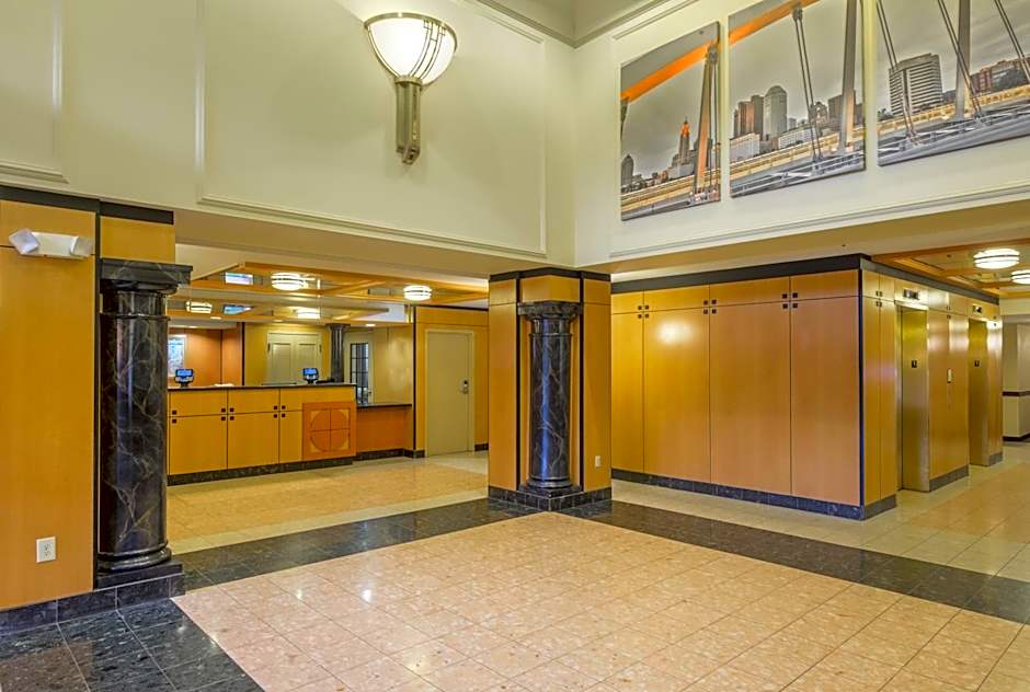 Red Roof PLUS+ Columbus Downtown- Convention Center