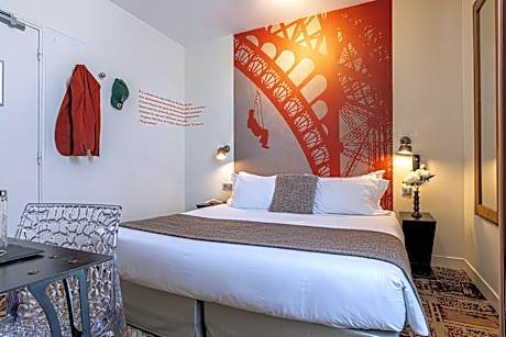 Eiffel Double Room (2 Twin Beds)
