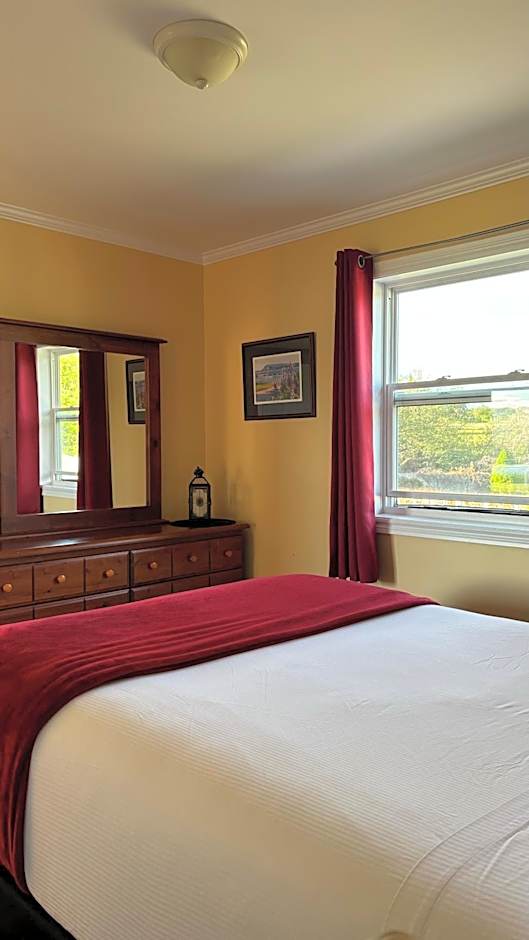 Seascape Coastal Retreat - 2 ADULTS ONLY - HOT TUB AND WITHOUT HOT TUB OCEANFRONT PROPERTY