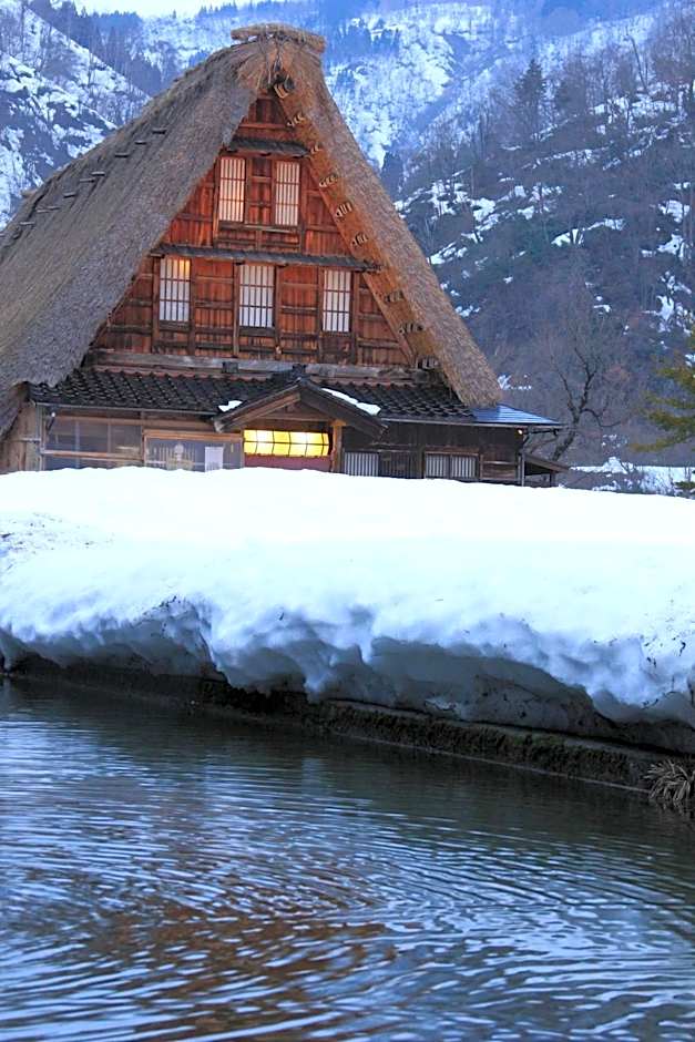 Gokayama Onsen Akaokan