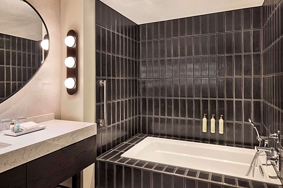 Renaissance® Phoenix Glendale Hotel & Conference Center