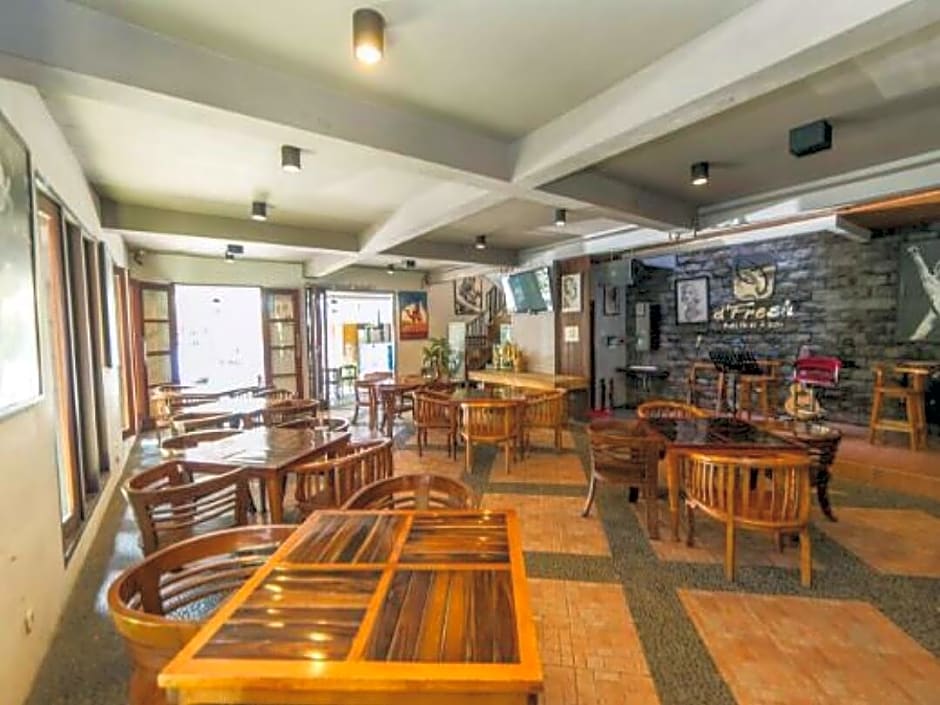 D'Fresh Guest House and Resto