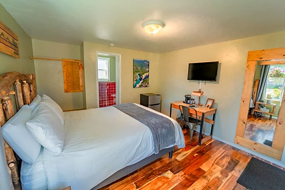 Evergreen Motel