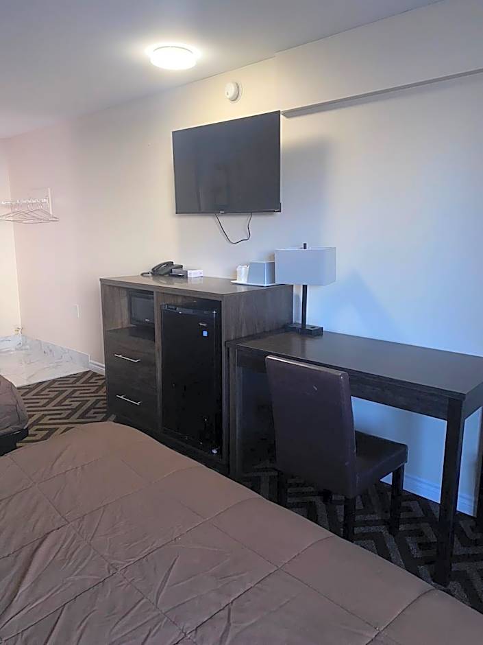 Knights Inn By The Falls