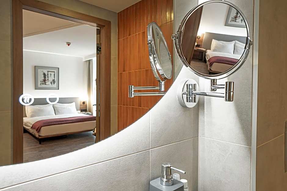 FortyPlusOne Hotel - Newly Renovated!