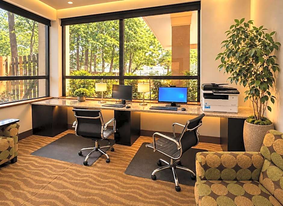 Best Western Plus Richmond Airport Hotel