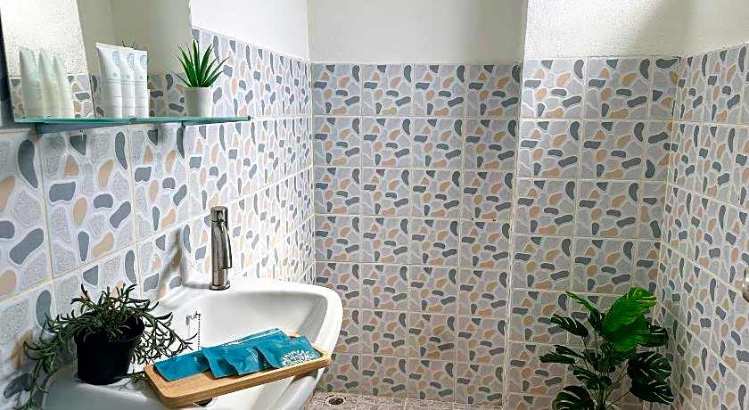 Montana Hotel & Hostel Phuket