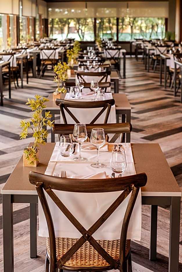 Axis Vermar Conference & Beach Hotel