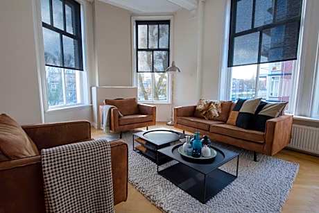 Three-Bedroom Apartment with Six Single Beds and Balcony