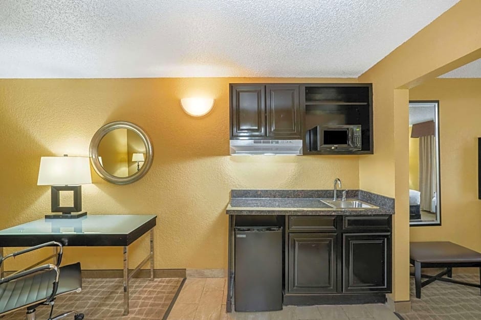La Quinta Inn & Suites by Wyndham Hot Springs