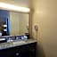 Super 8 by Wyndham Dilley TX