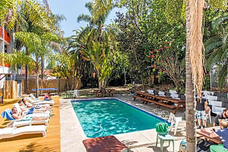 Billabong Backpackers Resort