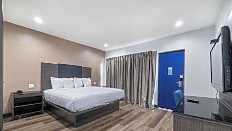 King Room - Disability Access - Non-Smoking