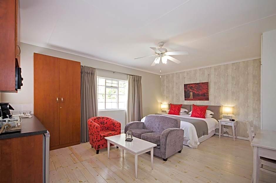 Lodge on Main Guest House and Conference Centre