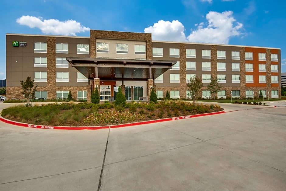 Holiday Inn Express & Suites Dallas North - Addison