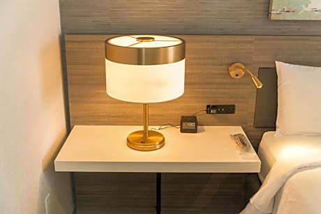 King Room with Accessible Tub - Mobility Access
