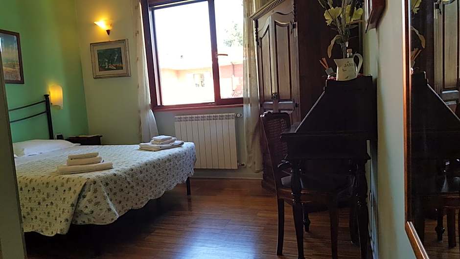 Aurelia Garden Gold B&B