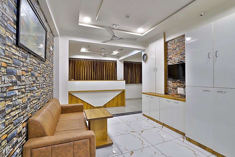 Hotel SR Rooms – Ahmedabad, TN