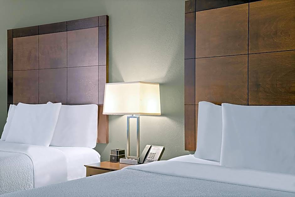 Photo 1 of 7 of 2 Queen Beds, Mobility Accessible