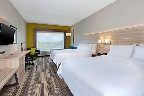 Queen Suite with Two Queen Beds