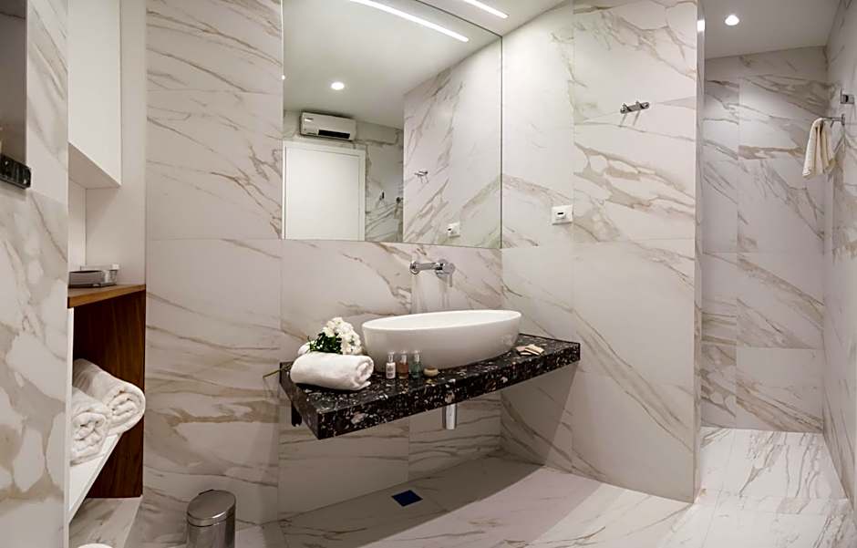 Residence by Vestibul Palace