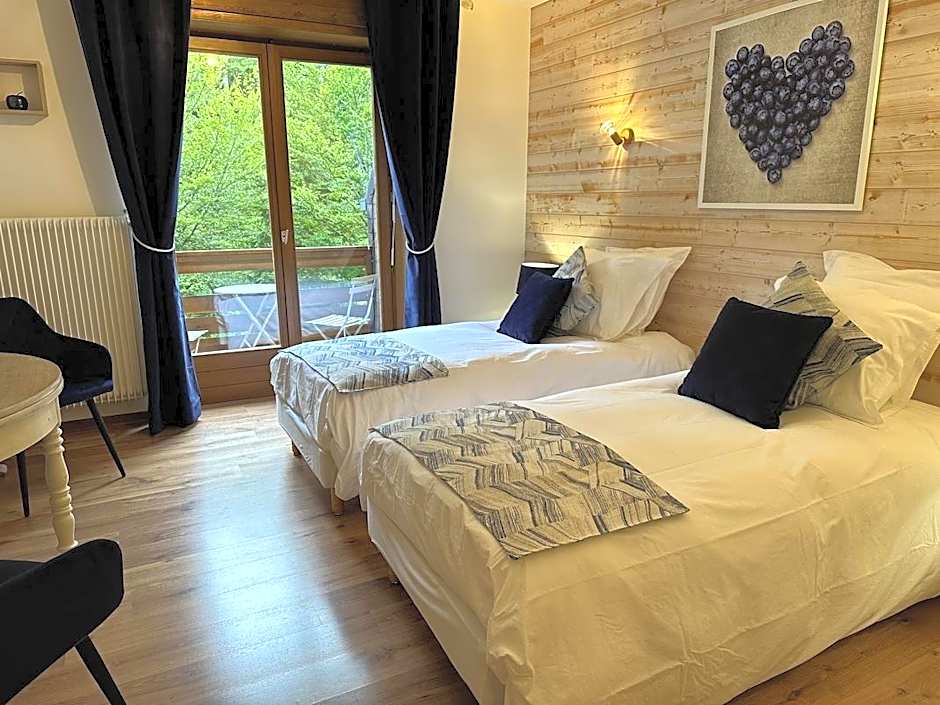 Zdjęcie 1 z 4 — Double ou Twin-Salle de bain privée-Standard-Vue sur le bois-Double-0
