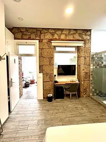 Deluxe Double Room (2 Adults + 1 Child)