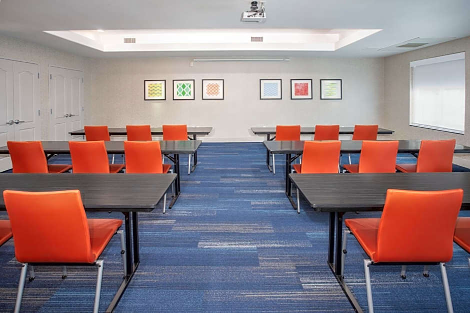 Holiday Inn Express & Suites Yosemite Park Area By IHG