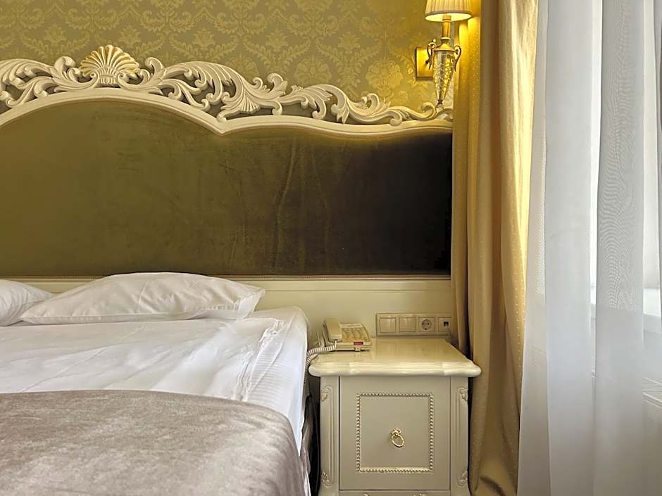 Royal Grand Hotel