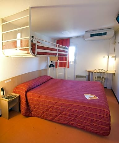 Triple Room (1 Double Bed + 1 Single Bed)