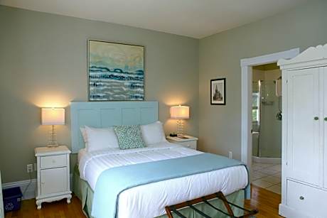 Queen Room with Spa Bath