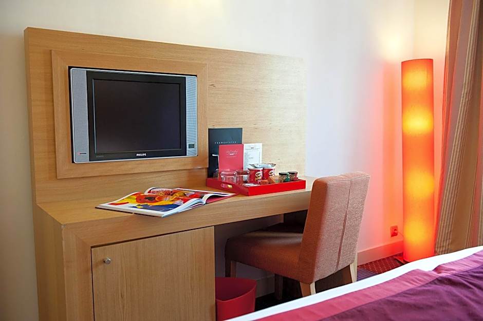 Westside Arc De Triomphe Hotel