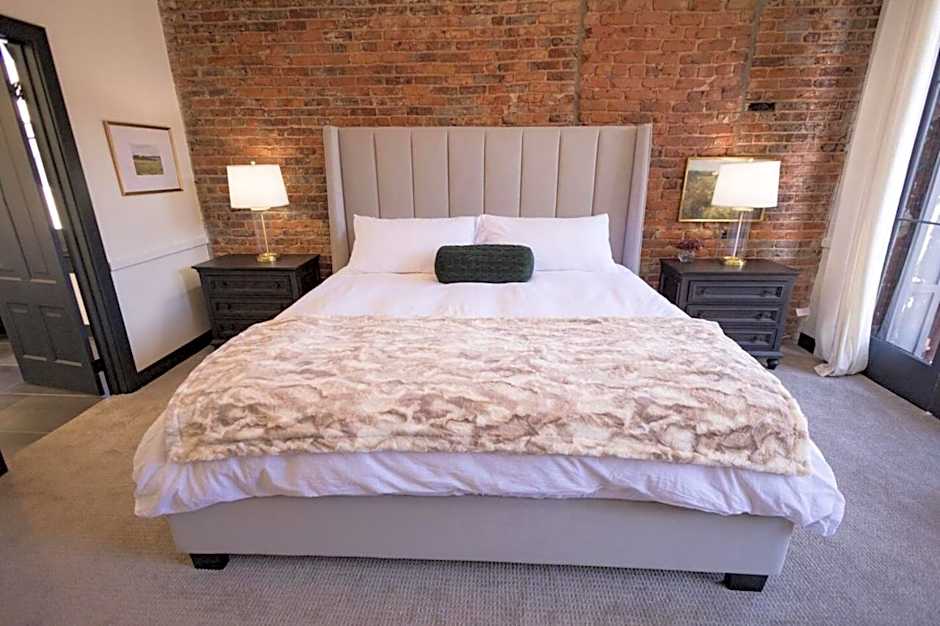 Speakeasy King Suite (Rm 2)