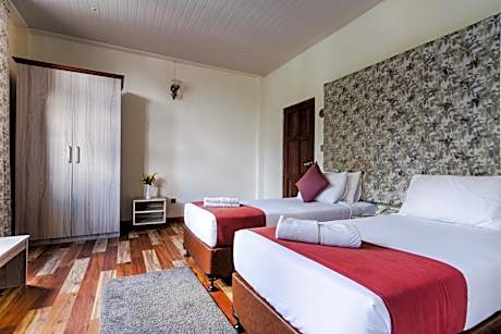 Deluxe Double Jungle View