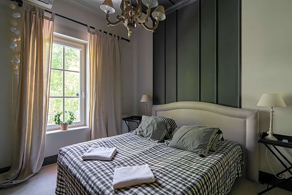 Dwór Złotopolska Dolina Mansion House