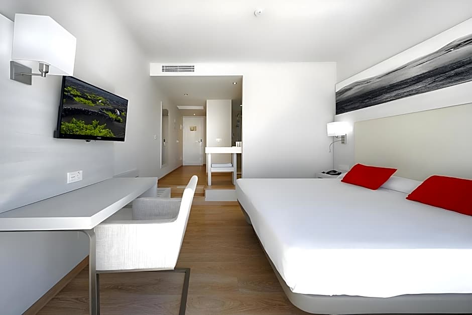 Photo 1 of 18 of Junior Suite