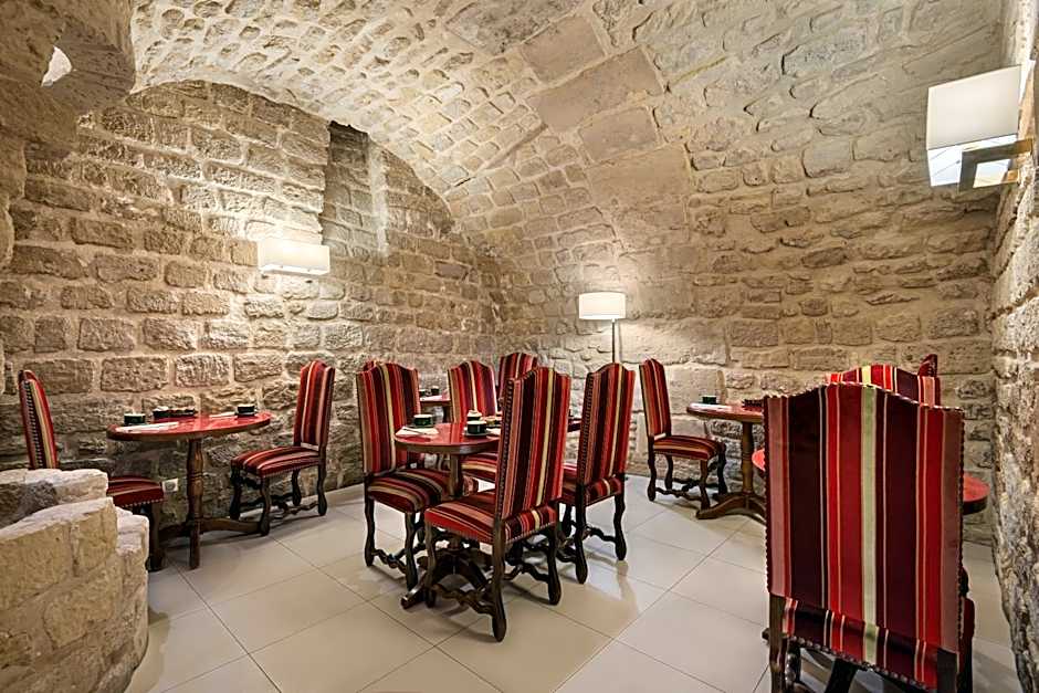 Hotel Saint-Paul Rive-Gauche