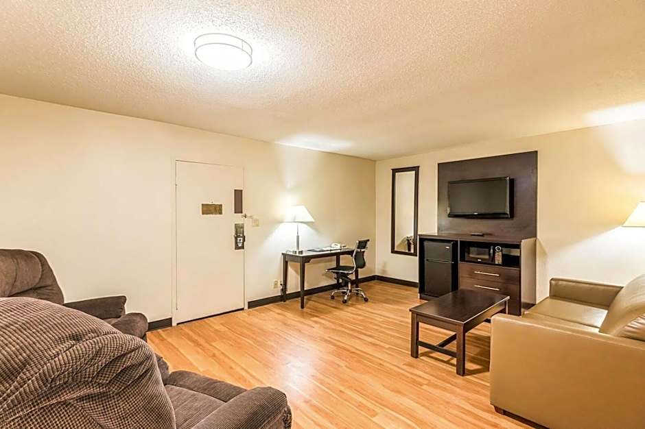 Colby Inn and Suites