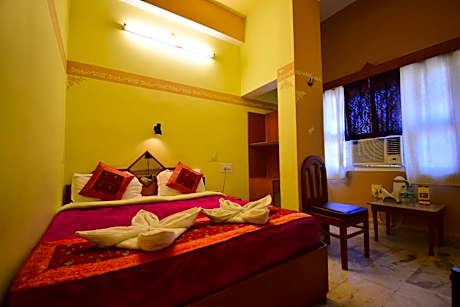 Semi Deluxe Double Room