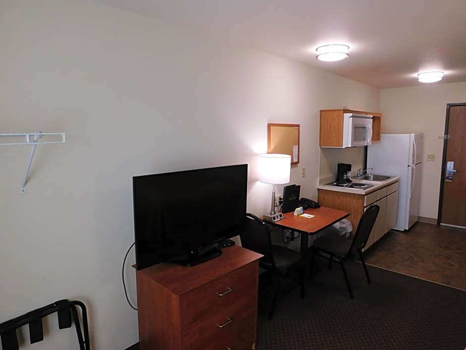 Days Inn & Suites by Wyndham Rochester South