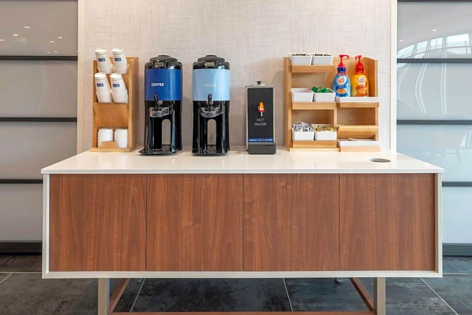 Holiday Inn Express and Suites Staunton By IHG