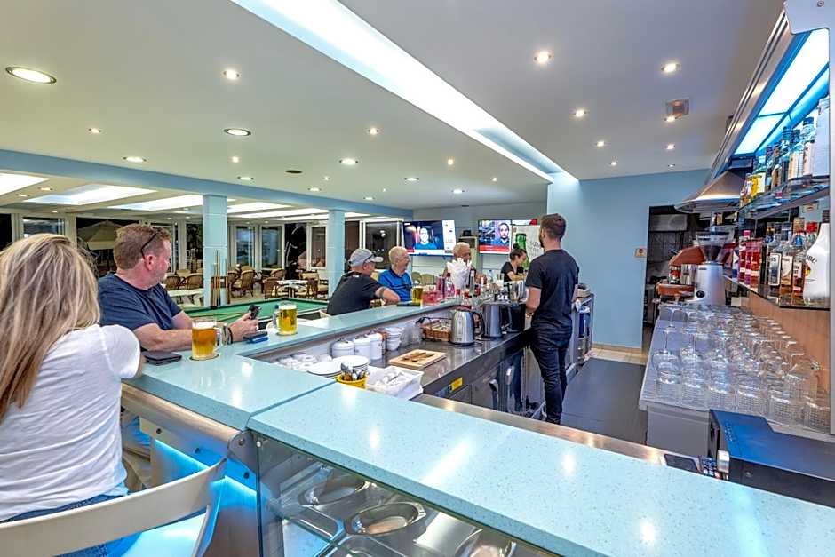 Anixis Hotel & Apartments