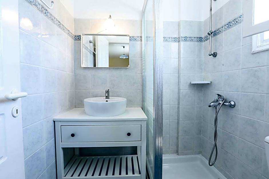 The Mayflower Studios & Apartments