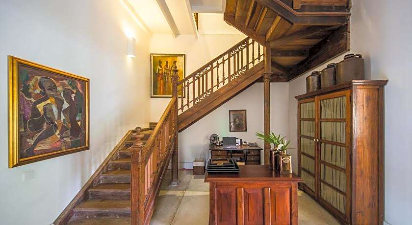 Taru Villas Rampart Street 