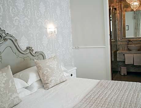 Deluxe Double Room with Castle View