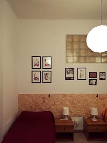 Single Bed in Mixed Dormitory Room